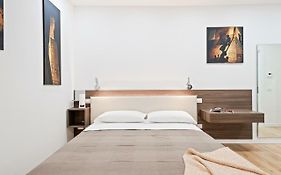 Due Torri Elegant Mini House